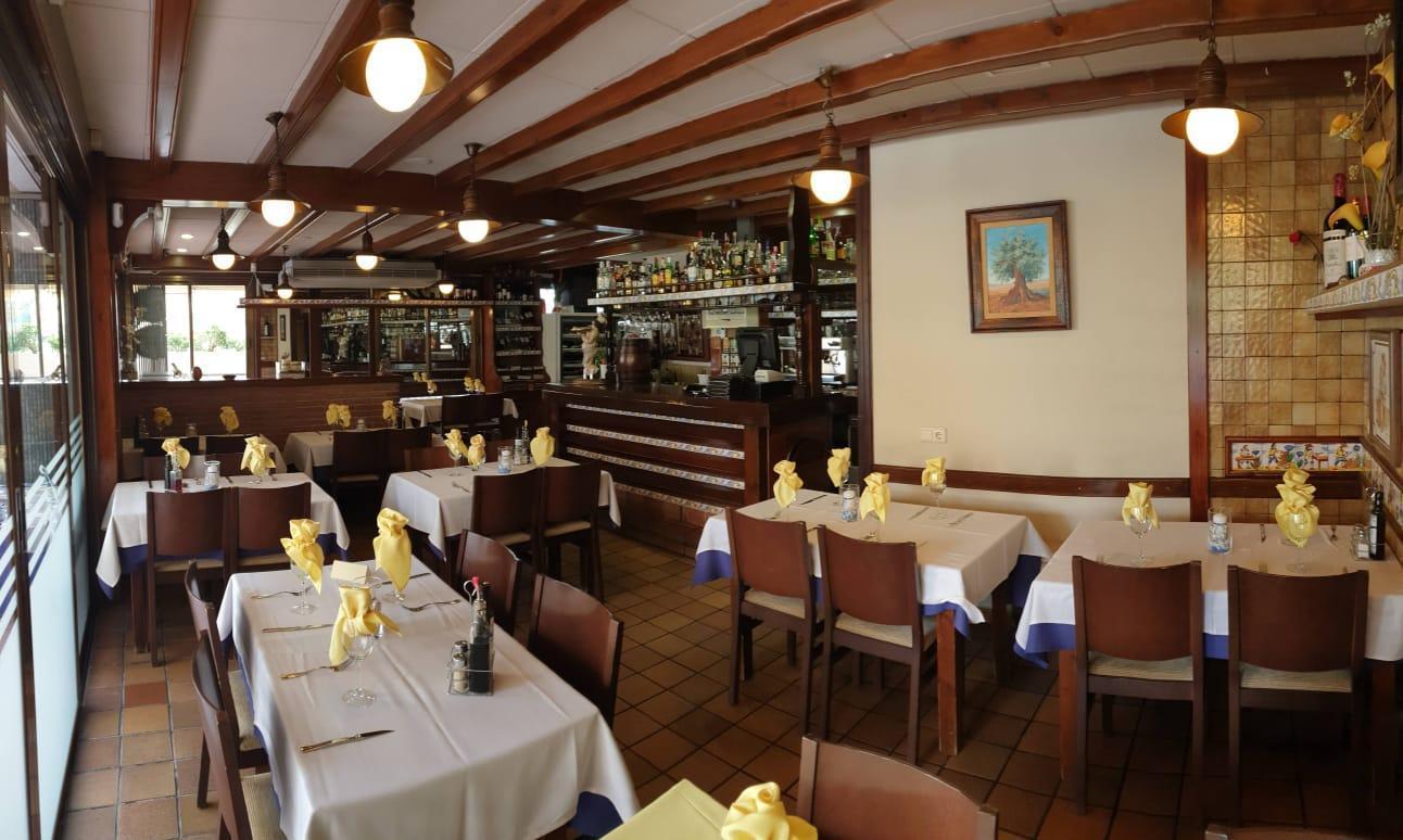 Restaurante/Terraza a 200m de la playa de Fenals