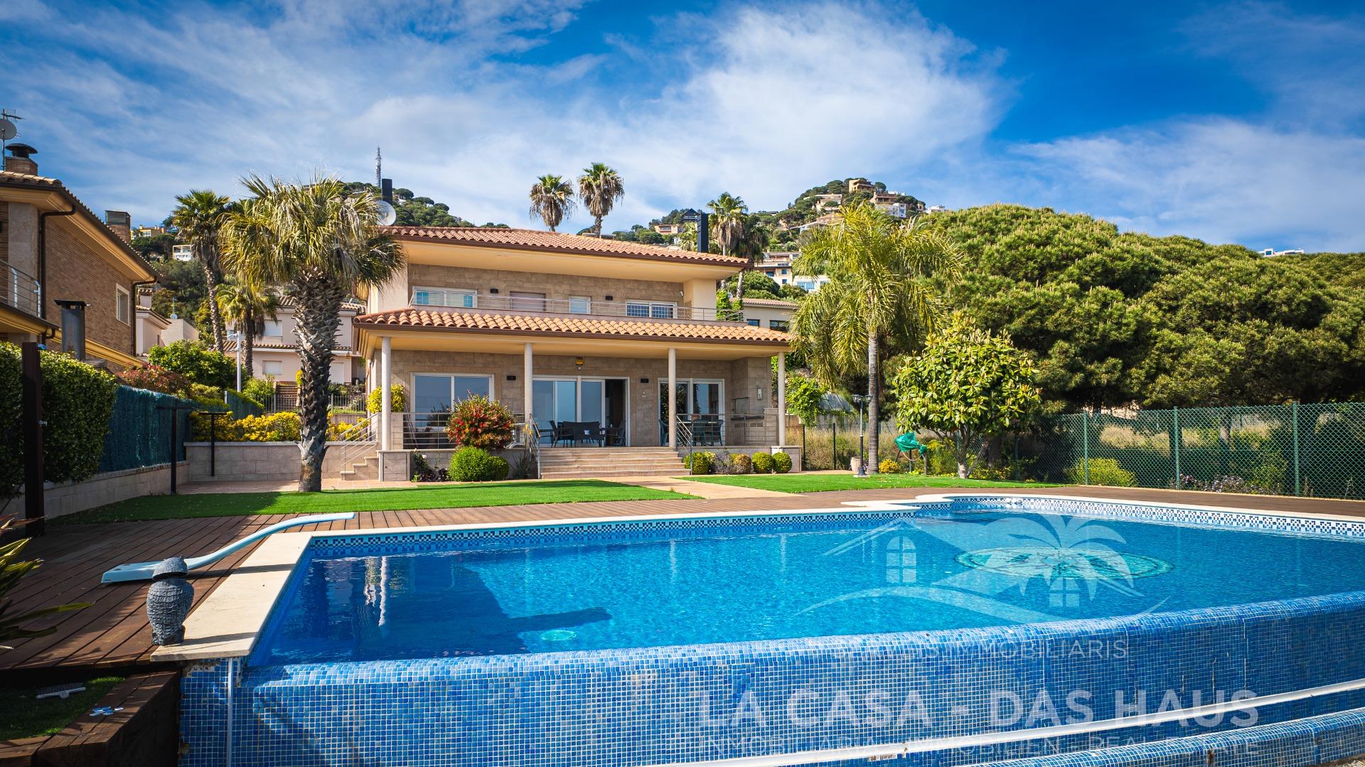 Villa de Lujo en Normax