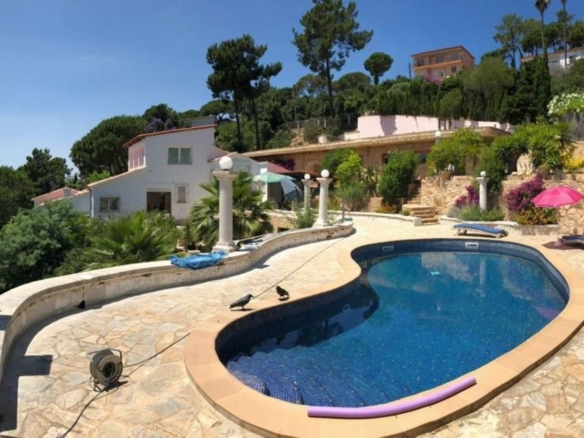 Casa con vista al mar, piscina, pista de tenis y gran jardín - referencia 02983 - imagen 1