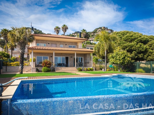 Exclusivo Chalet de Lujo en Normax, Lloret de Mar - referencia 3553 - imagen 1
